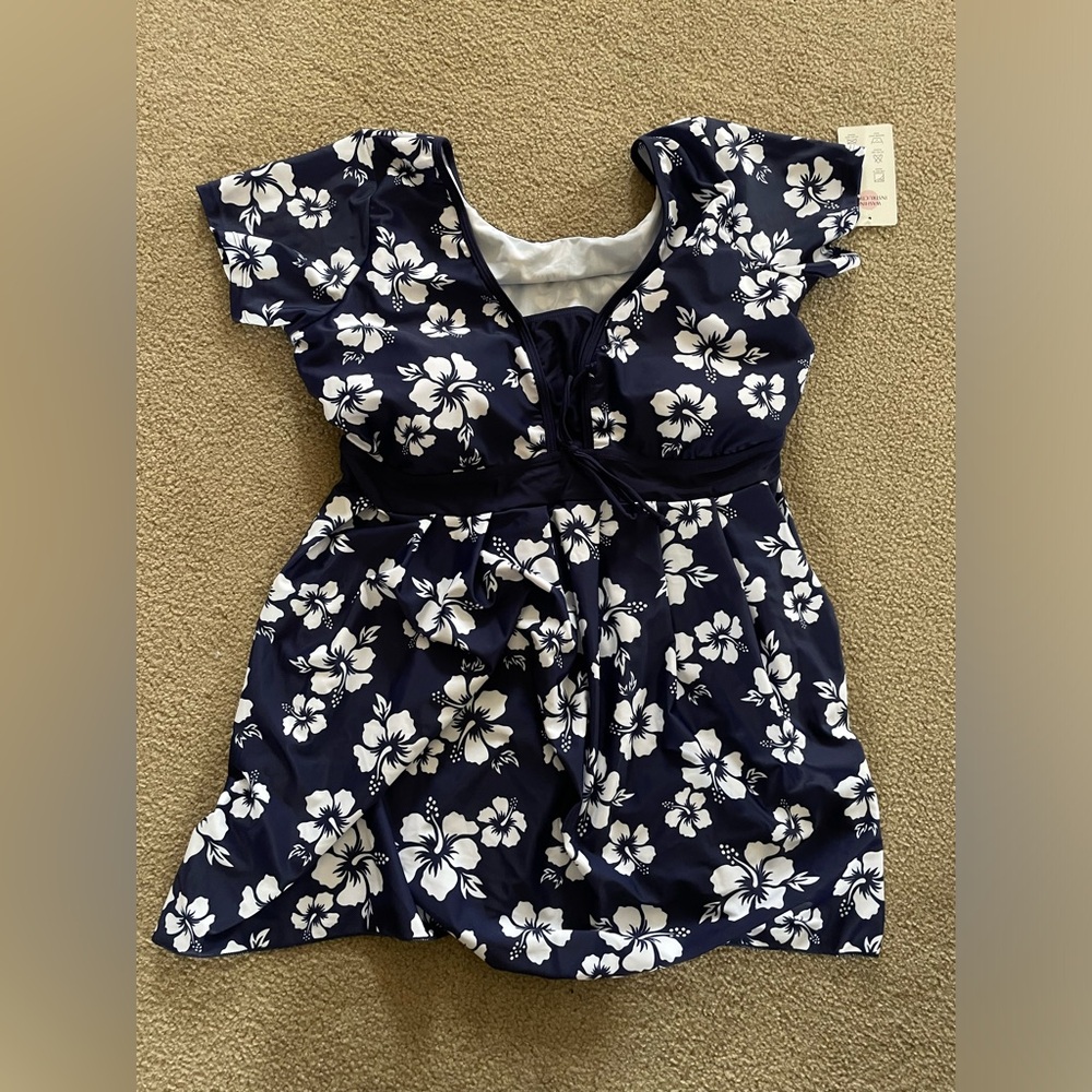 Swim sleeve Top-Floral Navy and White XL NEW